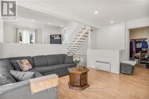 293 Kitchener Street, Hawkesbury (612 - Hawkesbury), ON - Indoor Photo Showing Living Room