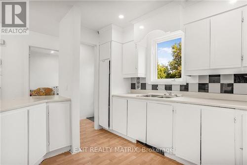 293 Kitchener Street, Hawkesbury (612 - Hawkesbury), ON - Indoor Photo Showing Kitchen With Double Sink