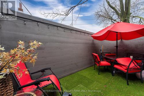 294 Gerrard Street E, Toronto, ON - Outdoor