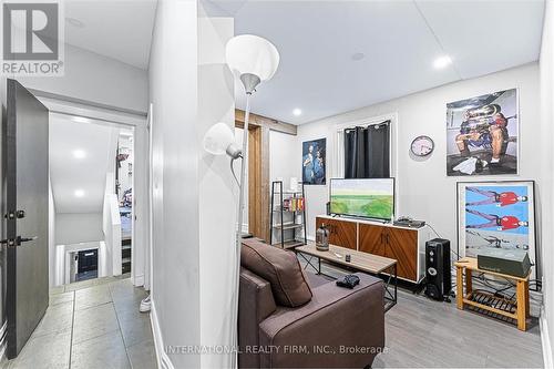 294 Gerrard Street E, Toronto, ON - Indoor