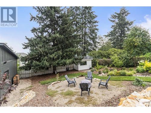 1841 2Nd Avenue Se, Salmon Arm, BC - Outdoor With Backyard