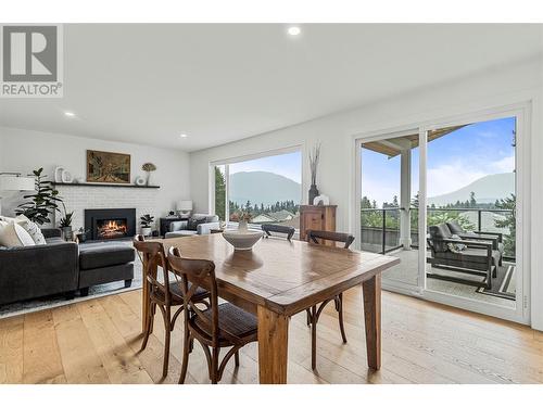 1841 2Nd Avenue Se, Salmon Arm, BC - Indoor With Fireplace