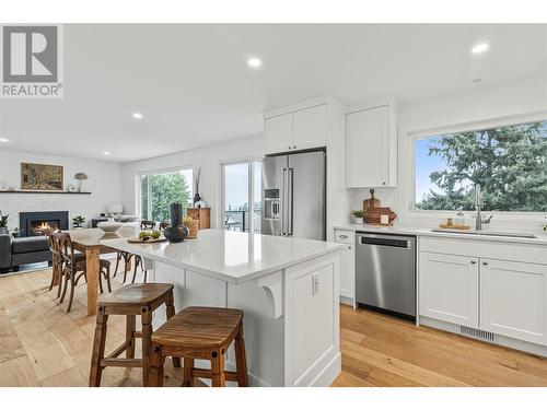 1841 2Nd Avenue Se, Salmon Arm, BC - Indoor Photo Showing Kitchen With Upgraded Kitchen