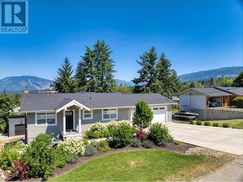 1841 2Nd Avenue Se, Salmon Arm, BC - Outdoor With Facade