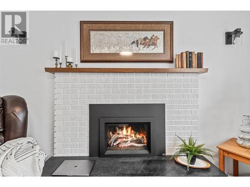 1841 2Nd Avenue Se, Salmon Arm, BC - Indoor Photo Showing Living Room With Fireplace