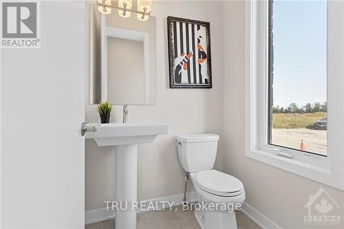 398 Peninsula Road, Ottawa, ON - Indoor Photo Showing Bathroom