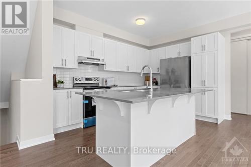 398 Peninsula Road, Ottawa, ON - Indoor Photo Showing Kitchen