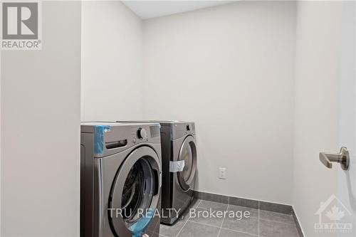 398 Peninsula Road, Ottawa, ON - Indoor Photo Showing Laundry Room