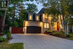 64 RAVINA CRESCENT  Hamilton, ON L9G 2E7