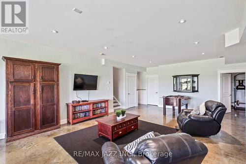 3663 Whitney Howard Road, Hamilton Township, ON - Indoor Photo Showing Living Room