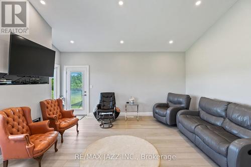 3663 Whitney Howard Road, Hamilton Township, ON - Indoor Photo Showing Living Room