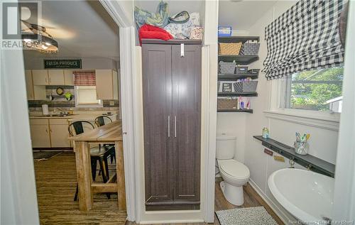 17 Murray Avenue, Fredericton, NB - Indoor Photo Showing Bathroom