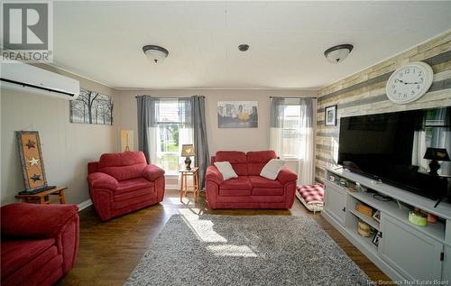 17 Murray Avenue, Fredericton, NB - Indoor Photo Showing Living Room