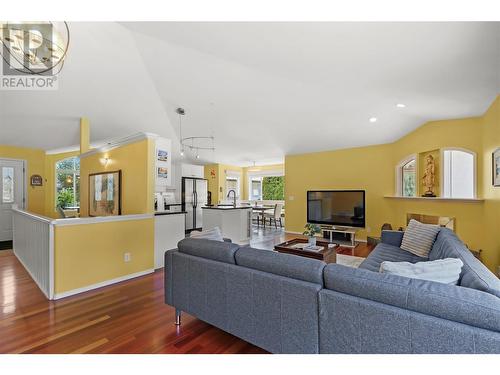 773 Siwash Court, Kelowna, BC - Indoor Photo Showing Living Room