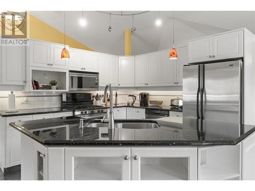 773 Siwash Court, Kelowna, BC - Indoor Photo Showing Kitchen With Stainless Steel Kitchen With Upgraded Kitchen