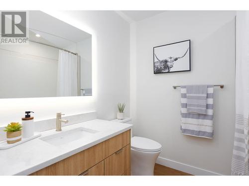 1280 Sutherland Avenue Unit# 213, Kelowna, BC - Indoor Photo Showing Bathroom