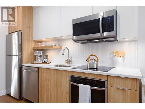 1280 Sutherland Avenue Unit# 213, Kelowna, BC - Indoor Photo Showing Kitchen With Stainless Steel Kitchen