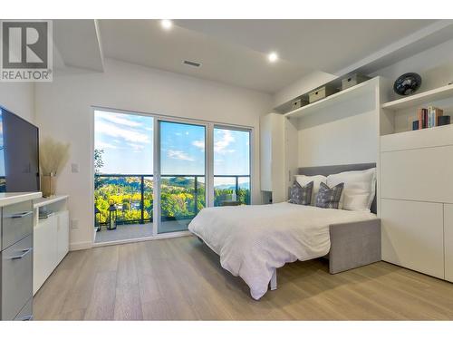 1280 Sutherland Avenue Unit# 213, Kelowna, BC - Indoor Photo Showing Bedroom