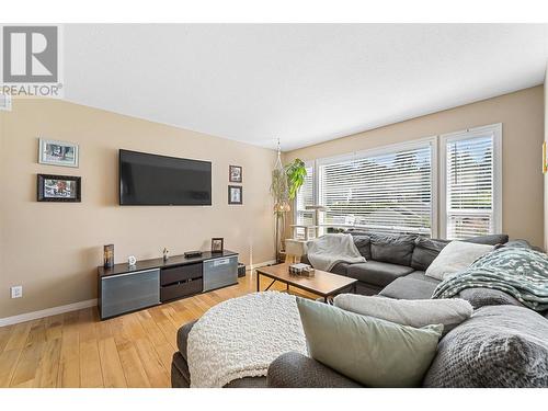 3166 Broadview Place, West Kelowna, BC - Indoor Photo Showing Living Room