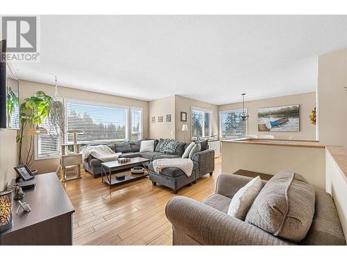 3166 Broadview Place, West Kelowna, BC - Indoor Photo Showing Living Room