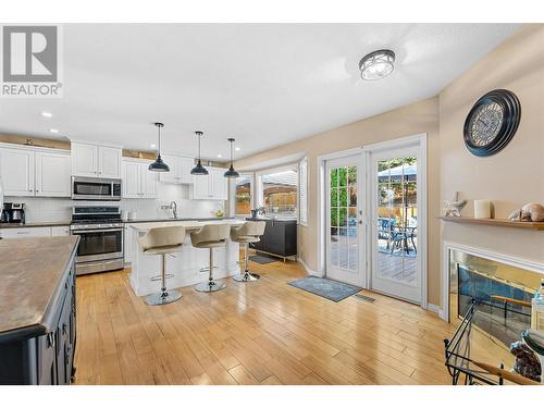 3166 Broadview Place, West Kelowna, BC - Indoor Photo Showing Kitchen With Upgraded Kitchen