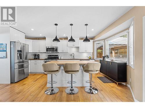 3166 Broadview Place, West Kelowna, BC - Indoor Photo Showing Kitchen With Upgraded Kitchen