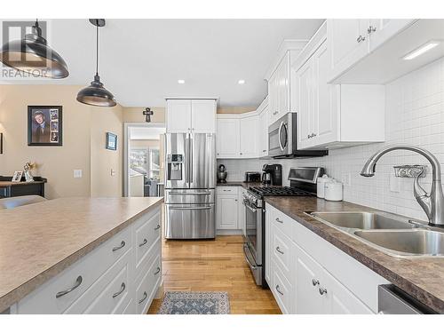 3166 Broadview Place, West Kelowna, BC - Indoor Photo Showing Kitchen With Double Sink