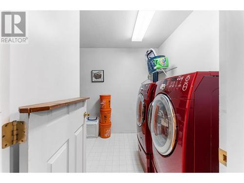 3166 Broadview Place, West Kelowna, BC - Indoor Photo Showing Laundry Room