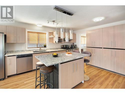 2613 Copper Ridge Drive, West Kelowna, BC - Indoor Photo Showing Kitchen