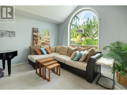 2613 Copper Ridge Drive, West Kelowna, BC - Indoor Photo Showing Living Room