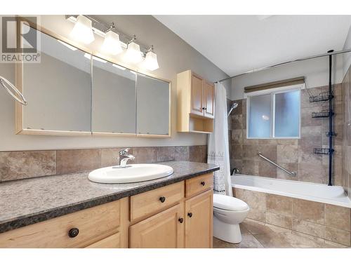 720 Princess Road, Kelowna, BC - Indoor Photo Showing Bathroom