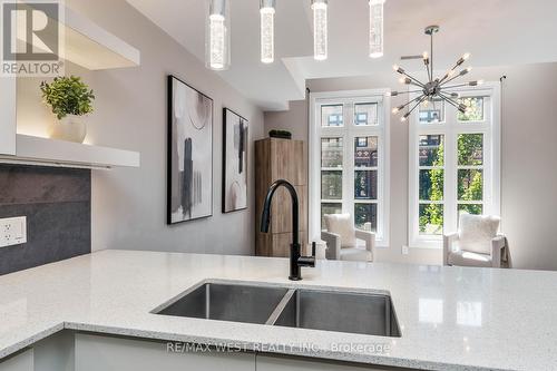 7 - 8171 Kipling Avenue, Vaughan (West Woodbridge), ON - Indoor Photo Showing Kitchen With Double Sink