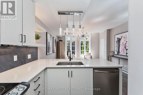 7 - 8171 Kipling Avenue, Vaughan (West Woodbridge), ON - Indoor Photo Showing Kitchen