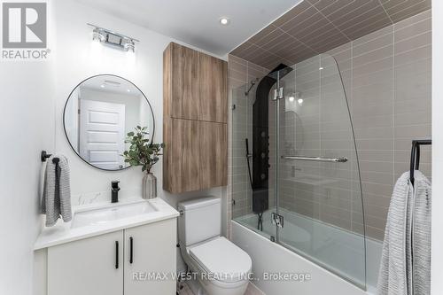 7 - 8171 Kipling Avenue, Vaughan (West Woodbridge), ON - Indoor Photo Showing Bathroom