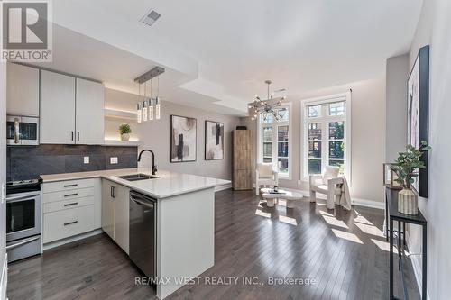 7 - 8171 Kipling Avenue, Vaughan (West Woodbridge), ON - Indoor Photo Showing Kitchen With Double Sink With Upgraded Kitchen