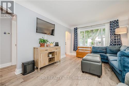 153 East 18Th Street, Hamilton (Inch Park), ON - Indoor Photo Showing Living Room