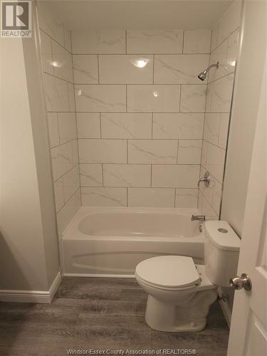 1501-03 Elsmere Avenue, Windsor, ON - Indoor Photo Showing Bathroom