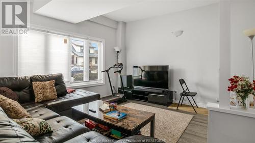 1501-03 Elsmere Avenue, Windsor, ON - Indoor Photo Showing Living Room