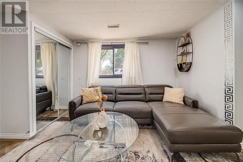 1796 Arthur Road, Windsor, ON - Indoor Photo Showing Living Room