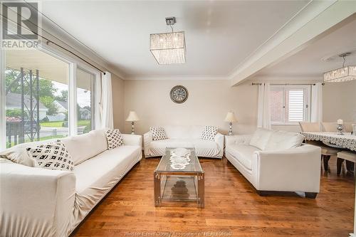 1796 Arthur Road, Windsor, ON - Indoor Photo Showing Living Room