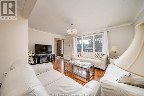 1796 Arthur Road, Windsor, ON - Indoor Photo Showing Living Room