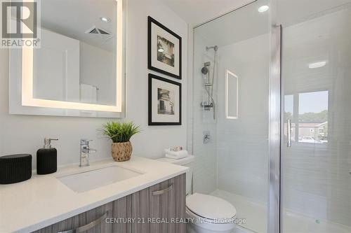 323 - 2301 Danforth Avenue, Toronto (East End-Danforth), ON - Indoor Photo Showing Bathroom