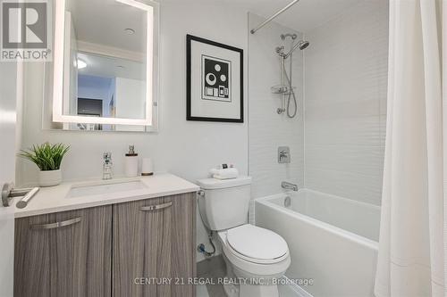 323 - 2301 Danforth Avenue, Toronto (East End-Danforth), ON - Indoor Photo Showing Bathroom