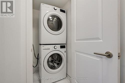 323 - 2301 Danforth Avenue, Toronto (East End-Danforth), ON - Indoor Photo Showing Laundry Room