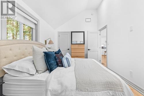 131 Maple Avenue, Georgina (Sutton & Jackson'S Point), ON - Indoor Photo Showing Bedroom