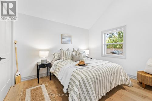 131 Maple Avenue, Georgina (Sutton & Jackson'S Point), ON - Indoor Photo Showing Bedroom