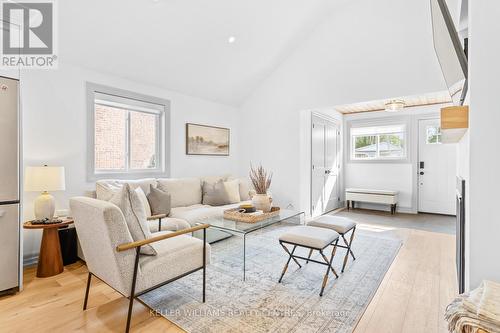 131 Maple Avenue, Georgina (Sutton & Jackson'S Point), ON - Indoor Photo Showing Living Room