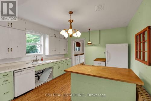 53 Dufferin Street S, New Tecumseth, ON - Indoor Photo Showing Kitchen