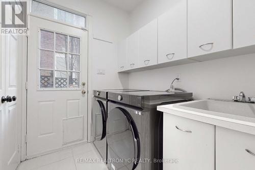 4 Theobalds Circle, Richmond Hill, ON - Indoor Photo Showing Laundry Room