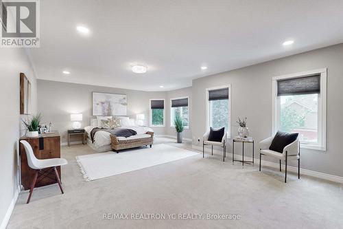 4 Theobalds Circle, Richmond Hill, ON - Indoor Photo Showing Bedroom